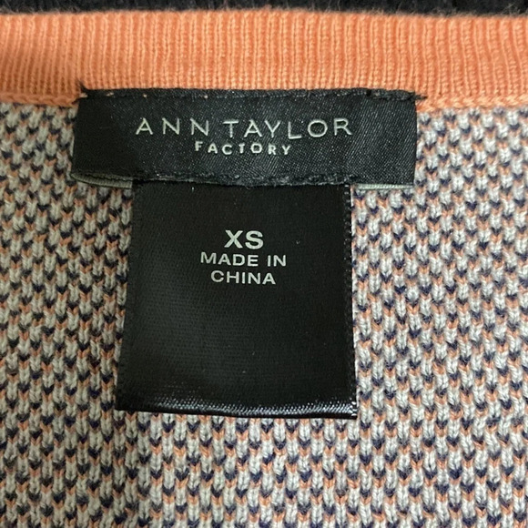 Ann Taylor Factory NWOT Peach Black Floral Knit Full Zip Front Size XS - Picture 7 of 8